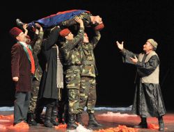 Azerbaycan İrevan Devlet Dram Tiyatrosu Uşak’ta Sahne Aldı