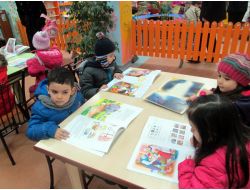 Damla Eser Anaokulu'nun Minik Öğrencilerinden Kütüphane Ziyareti