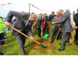 Öğrencilerden Fidan Dikim Seferberliği