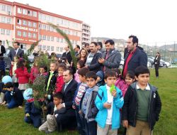 Yağmur Koleji’nde Ağaç Dikme Kampanyası