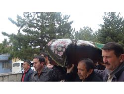 Eşi Tarafından Hastane Bahçesinde Öldürülen Hemşire Toprağa Verildi