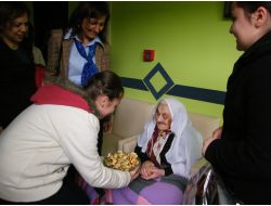 Huzurevi Sakinlerine İlmek İlmek Sevgiyi İşlediler