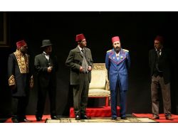 Abdülhamid Han'ın Hayatı Tiyatro Sahnesinde