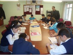 Öğrencilerini Her Gün 2 Saat Ücretsiz Ders Vererek Sbs'ye Hazırlıyor