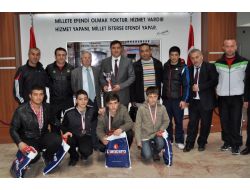 Güreşçiler Kaymakam Malğaç’ı Ziyaret Etti