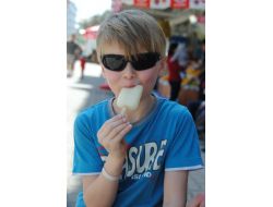 Mevsim Geçişlerinde Çocuklara Dondurma Yedirme Risk Oluşturuyor