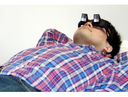 Japonlar Tembeller İçin Gözlük İcat Etti