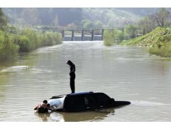 ‘kestirmeden Geçeyim’ Derken Cipiyle Dere Ortasında Mahsur Kaldı