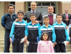 Safvet Koleji Masa Tenisi Takımını Başkan Aktaş Ödüllendirdi