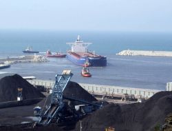 Kömür Yüklü Gemi Karaya Oturdu