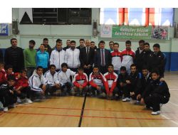 Valilikten Spor Kulüplerine Malzeme Dagıtıldı