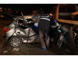 Otomobil Park Halindeki Çekiciye Çarptı: 1 Ölü, 1 Yaralı