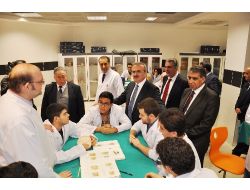 Van Valisi Karaloğlu, İzmir'de Şifa Üniversitesi’ni Ziyaret Etti