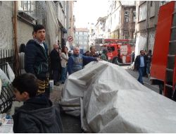 Pazarcı Esnafı Ve Zabıtadan İtfaiyeye Yardım