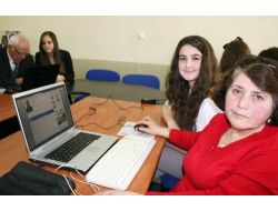 Mahallenin Yaşlıları Okulda Sanal Aleme Açılıyor