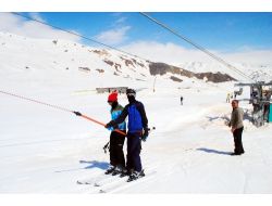 3 Metre Karla Kaplı Hakkari'de Mega Bütan'da Kayak Keyfi Devam Ediyor