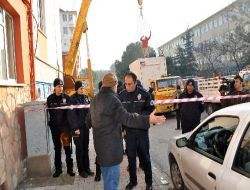 Apartmana Kurulan Baz İstasyonu Vatandaşları Sokağa Döktü
