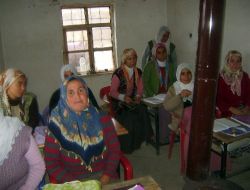 Ana, Kız Ve Kaynana Aynı Sınıfta Ders Görüyor