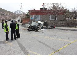 Minibüs İle Otomobil Çarpıştı: 1 Ölü, 7 Yaralı