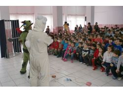 Zambak Çocuk Tiyatrosu Diyarbakırlı Miniklere Mikropları Anlattı