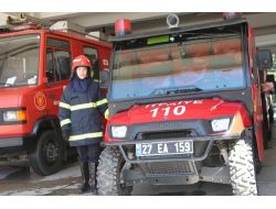 Türkiye'nin Yangın Söndüren İlk Bayan İtfaiyecisi