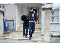 Mağazadan Giyecek Çalan 2 Üniversite Öğrencisi Yakalandı