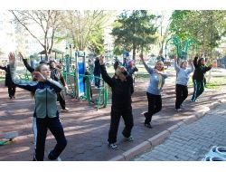 Sabah Sporu İçin Kadınlar Parklara Akın Etti