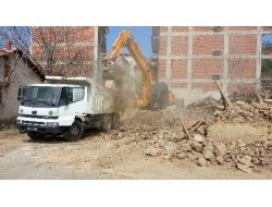 Orhaneli’ndeki Virane Evler Yıkılıyor