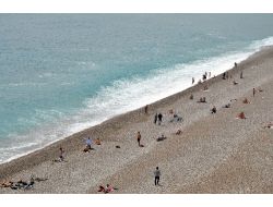 Antalya'da Termometre 30 Dereceyi Gösterdi