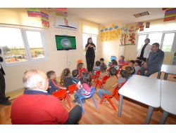 Çadırda Yaşayan Tarım İşçilerinin Çocukları Eğitiliyor