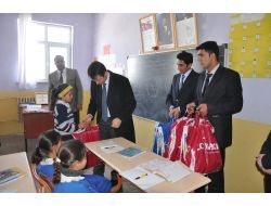 Patnos'ta 2 Bin 500 Öğrenciye Giyim Yardımı