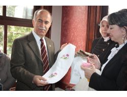 Köy Kadınları El Sanatlarını Önce Geliştirdi Sonra Sergi Açtı