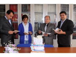 Zambak Yayınları Okul Kütüphanesine Kitap Bağışladı