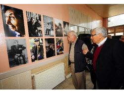 Huzurevinde Kalan Yaşlılar, Modellik Yaptıkları Sergiyi Gezdi