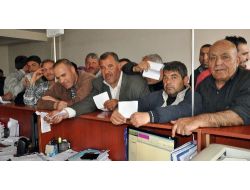 Midyat’ta, Suriye’den Kaçan Vatandaşlara Para Yardımı