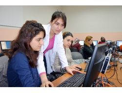 Çocuğunu Bekleyen Veliye Bilgisayar Kursu