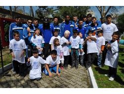 Best'li Oyuncular Otistik Çocukların Resim Sergisini Gezdi