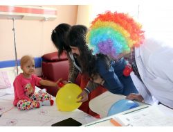 Tıp Öğrencileri, Hasta Çocuklar İcin Şenlik Düzenledi