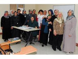 Gönül Elleri, Okuma Yazma Bilmeyen Ev Hanımlarını Okullu Yaptı