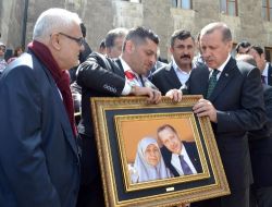 Bursa'nın Meşhurlarını Başbakan Erdoğan'a Takdim Ettiler