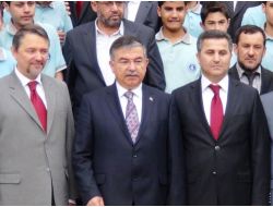 Bakan Yılmaz Türk Okullarını Ziyaret Etti