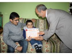 Kendisi Gibi Cam Kemik Hastası Kardeşine De Diploma Aldırdı (Özel)