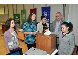 Demokrasiyi Uygulamalı Öğrenen Çocuklar Başkanlarını Seçti