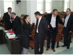 Encümen Seçimlerini Hukuksuz Bulan Ak Parti'li Üyeler Salonu Terketti