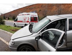 Uşak’taki Trafik Kazasında 3 Kişi Yaralandı