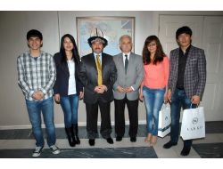 Kazak Öğrencilerden Muğla Valisi Şahin’e Teşekkür Ziyareti