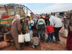 Türkiye Sınırındaki Suriyeli Sığınmacıların Kampları Tehlike Alarmı Veriyor