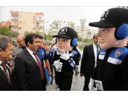 Vali, Polis Amca Kütüphanelerinin Açılışlarını Telsiz Anonsuyla Yaptırdı