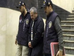 30 Yıllık Arkadaşını Sırtından Bıçakladı