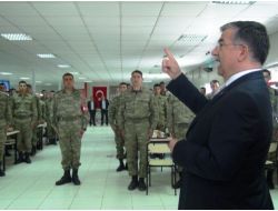 Bakan Yılmaz Afganistan'daki Türk Askerleriyle Yemek Yedi